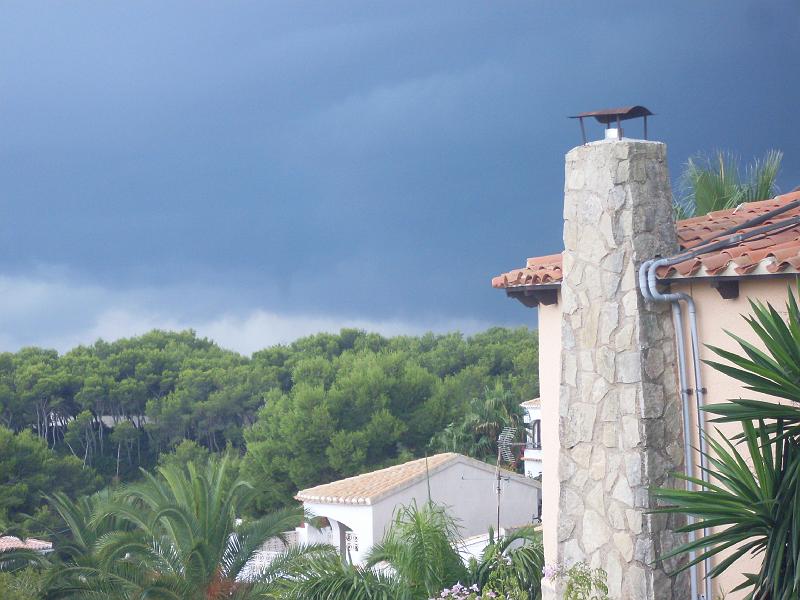 Spanien2010_4 028.jpg - A coming up thunderstorm